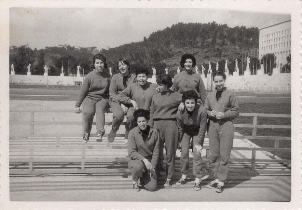 Cecilia Bernardini le radici: da giovane con compagne di sport